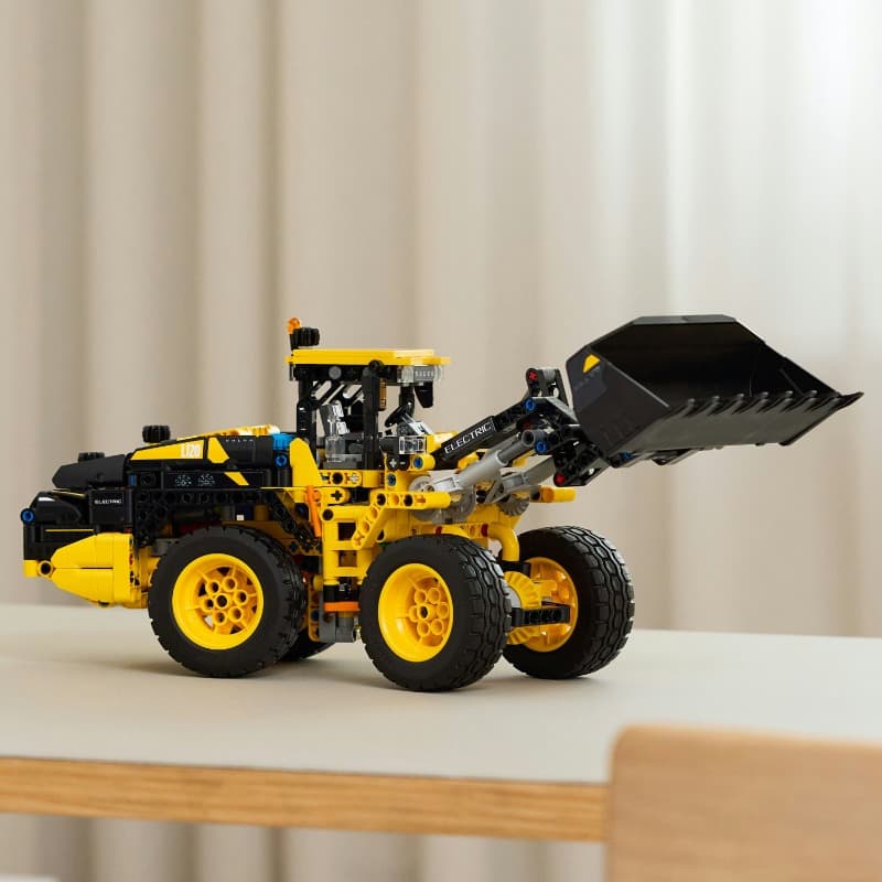 LEGO Technic – Volvo Electric Wheel Loader thumbnail 5